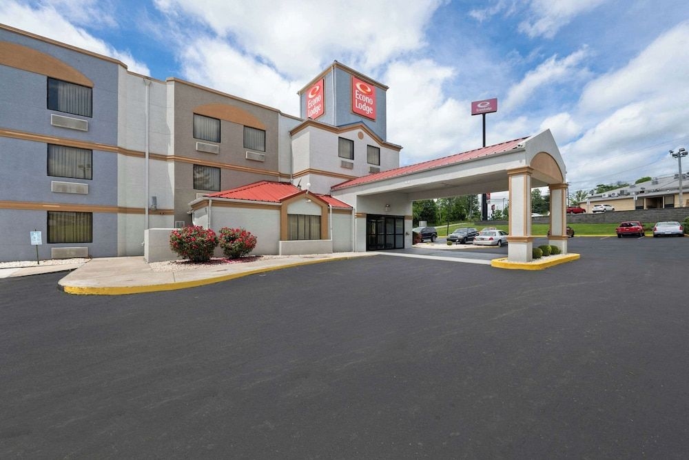 Econo Lodge London1