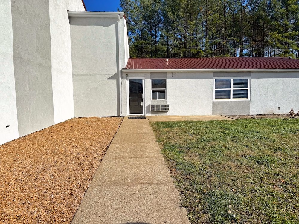 Laketree Inn And Suites Marion1