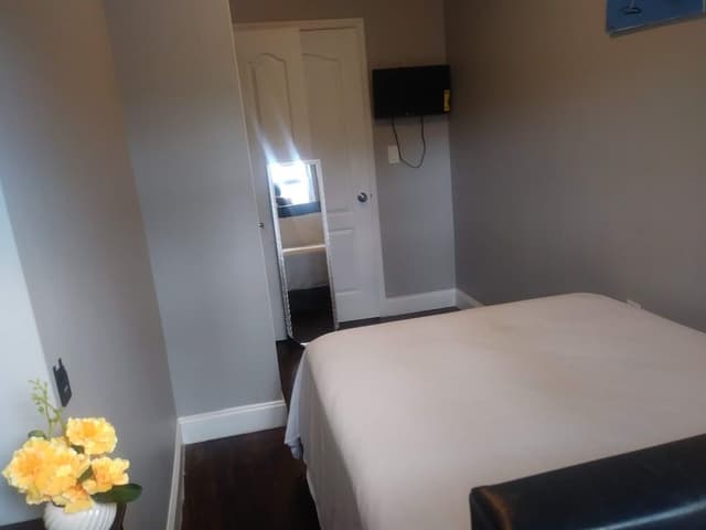 Private Room Shared Kitchen and Bath