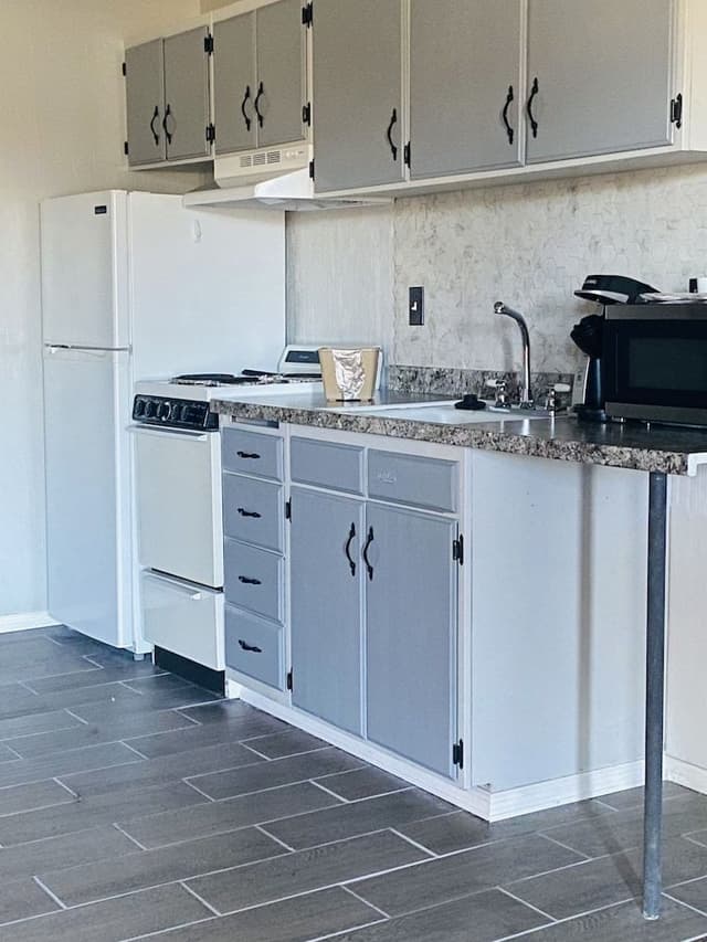 Studio, 2 Queen Beds, Kitchen