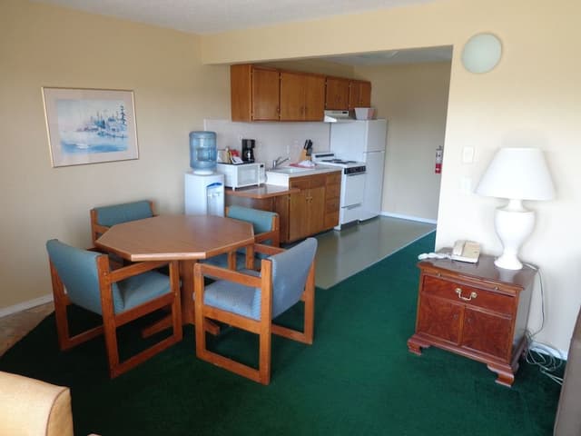 Studio, 2 Queen Beds, Kitchen