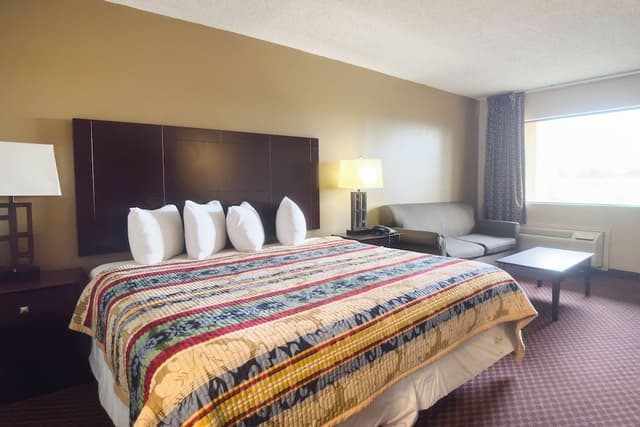 Deluxe Room, 1 King Bed, Smoking