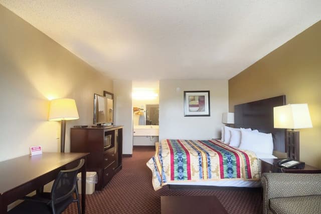 Deluxe Room, 1 King Bed, Smoking