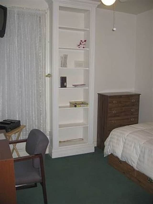 Room (Dunphy room - shared bath)