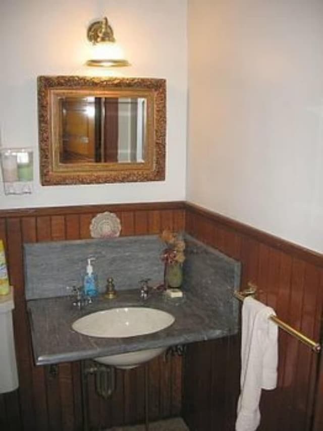 Room (Oatman room - shared bathroom)