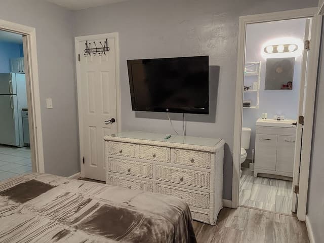 Standard Suite, 1 Queen Bed