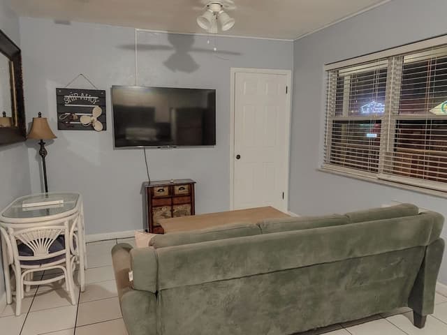 Standard Suite, 1 Queen Bed