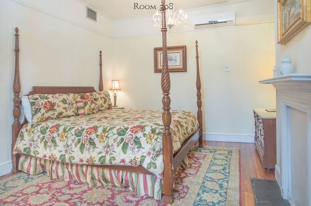 Room, 1 Queen Bed (308), Stairs Required