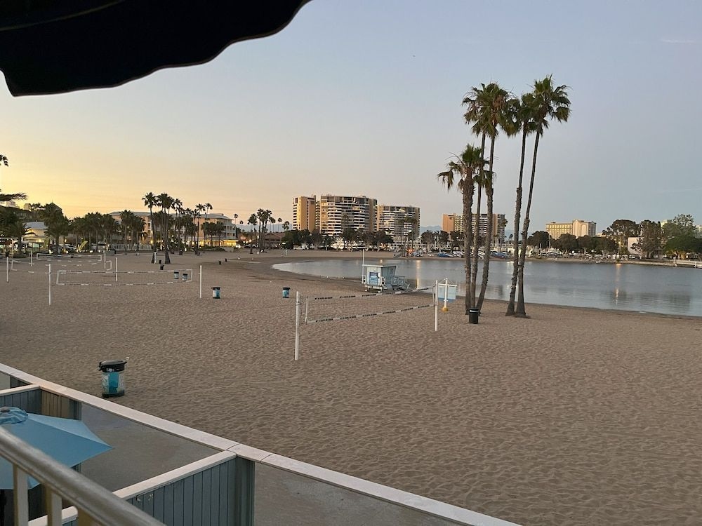 Foghorn Harbor Inn4