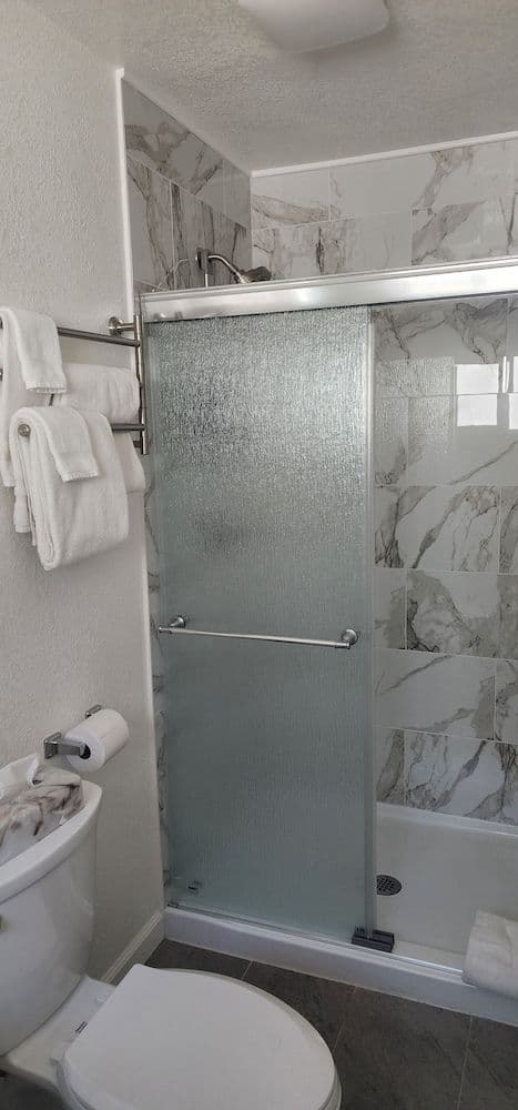 Deluxe Room, 1 King Bed