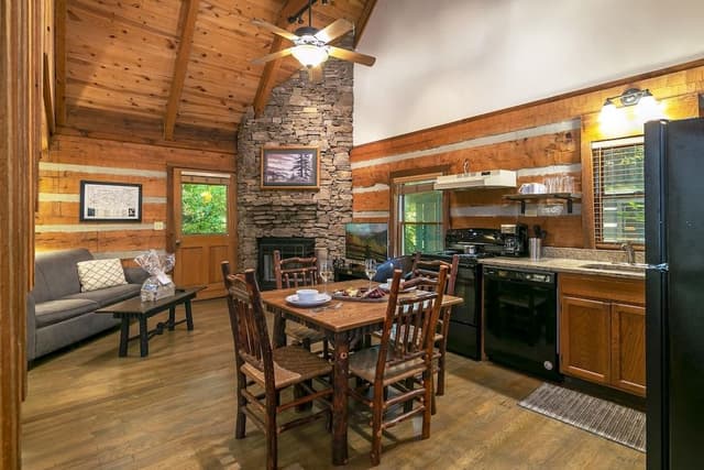 Cabin, 2 Bedrooms, 2 Bathrooms (Pet Friendly)