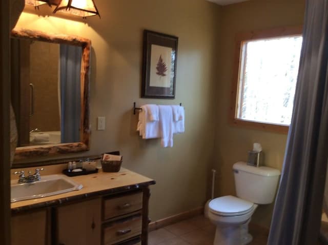 Cabin, 2 Bedrooms, 2 Bathrooms (Pet Friendly)