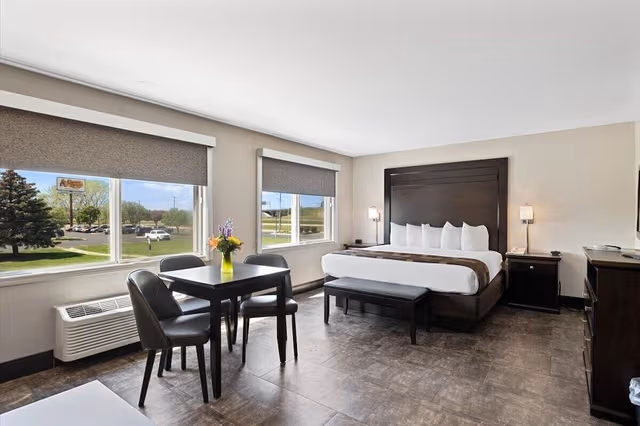 Suite, 1 King Bed (King Suite)