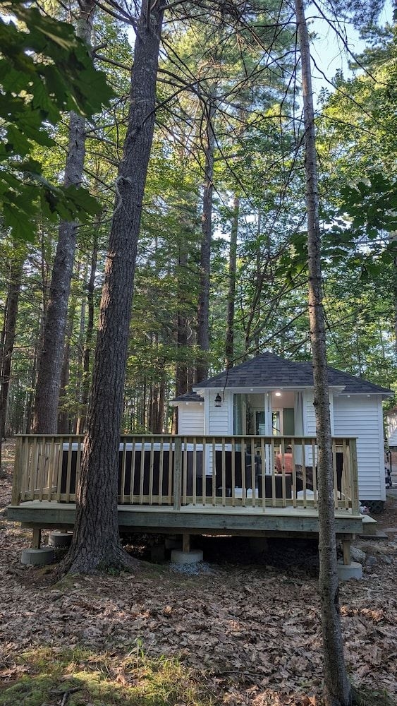 Hinckley's Dreamwood Cottages0