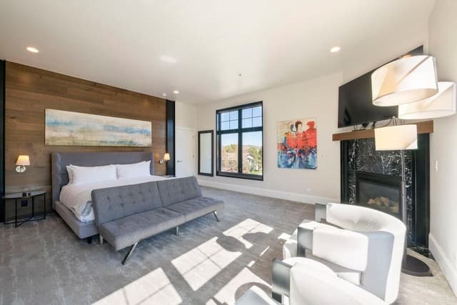 Lespri King Suite 302