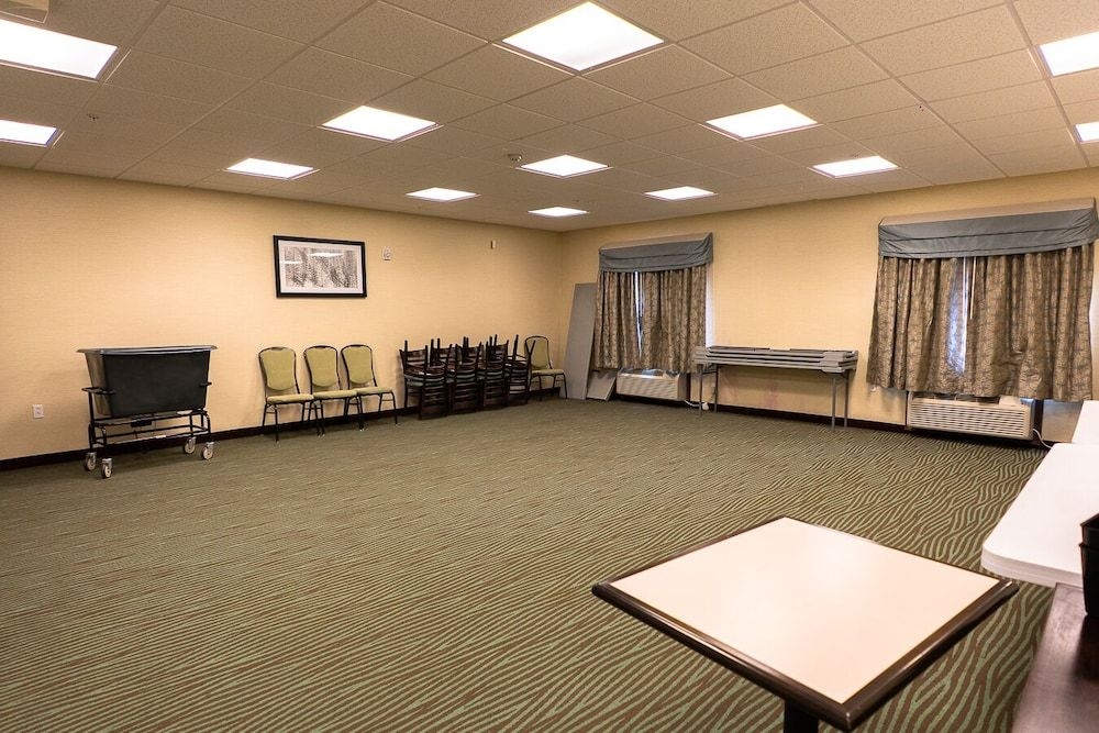 Three Rivers Inn & Suites2