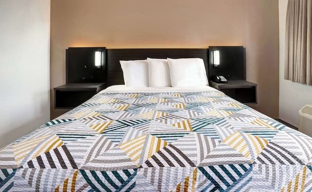 Standard Room, 1 Queen Bed, Accessible, Non Smoking