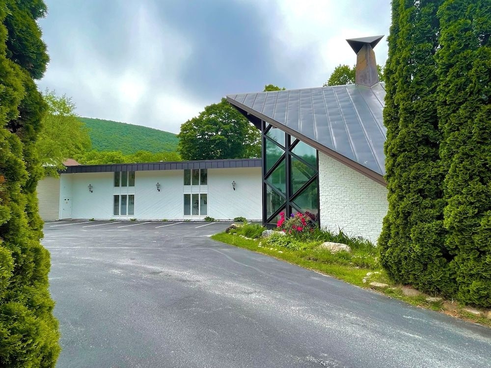 Toll Road Inn1