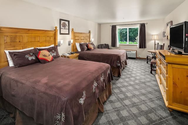 Room, 2 Queen Beds, Accessible (Roll-In Shower)