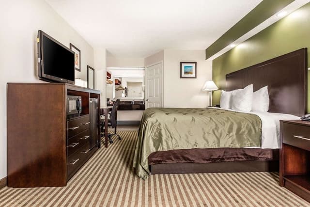 Standard Room, 1 King Bed, Smoking