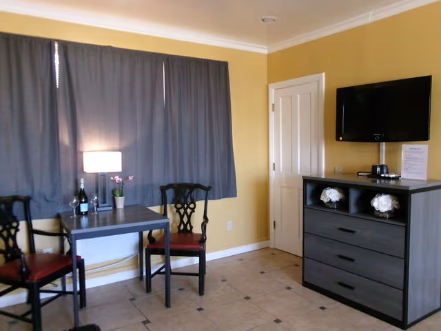 King Bedroom: Full Ocean View