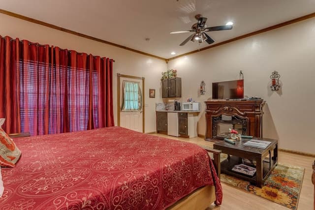 Secret Rose Suite
