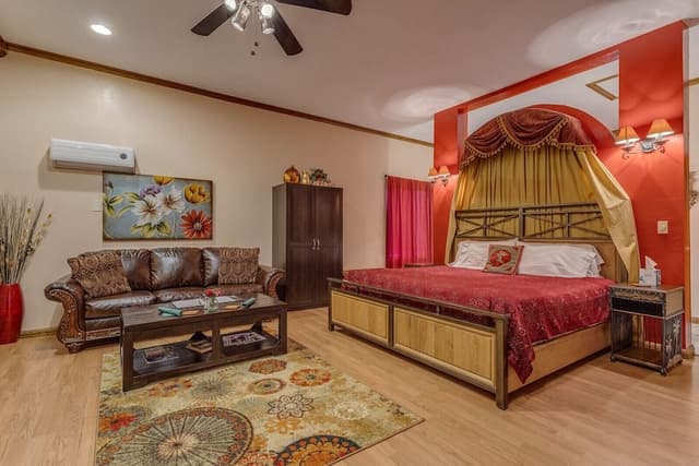 Secret Rose Suite