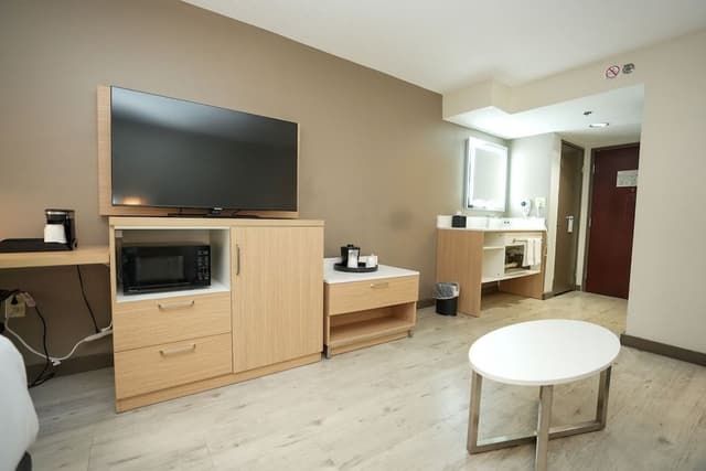 Deluxe Room, 1 King Bed with Sofa bed