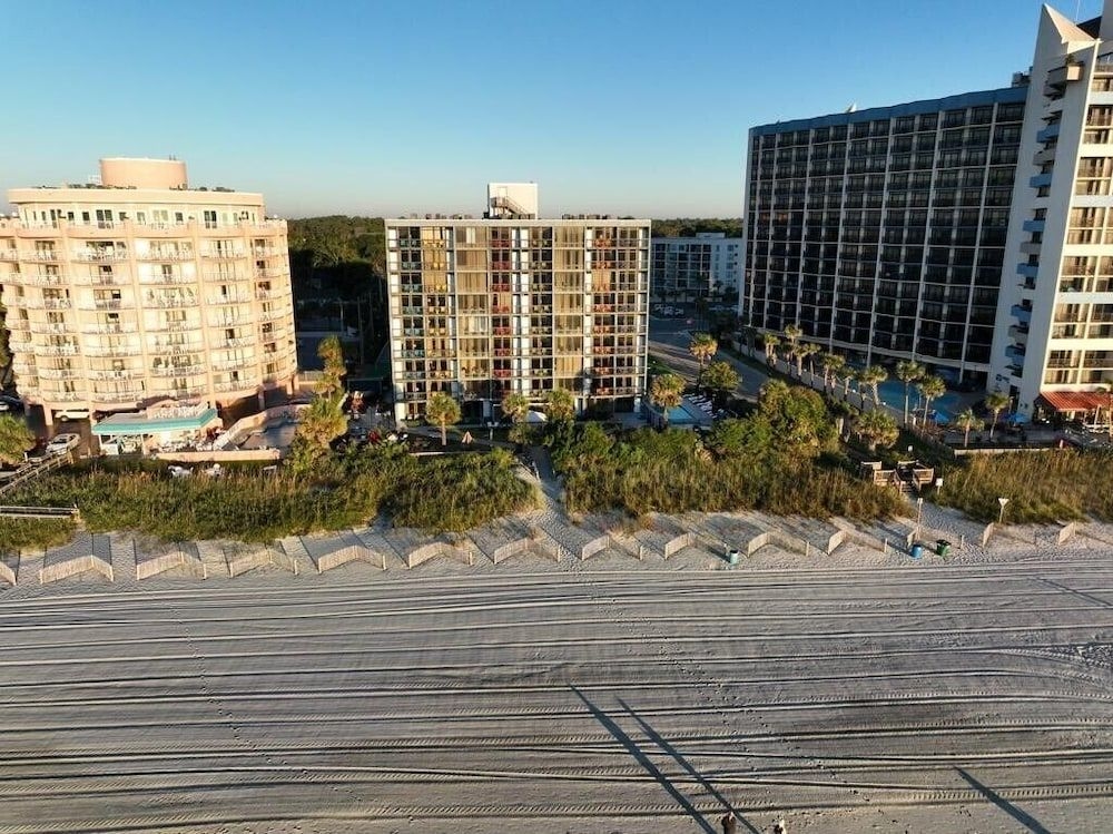 Schooner Beach And Racquet Club3