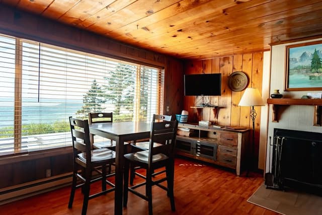 Queen Loft with Kitchen, Bay View