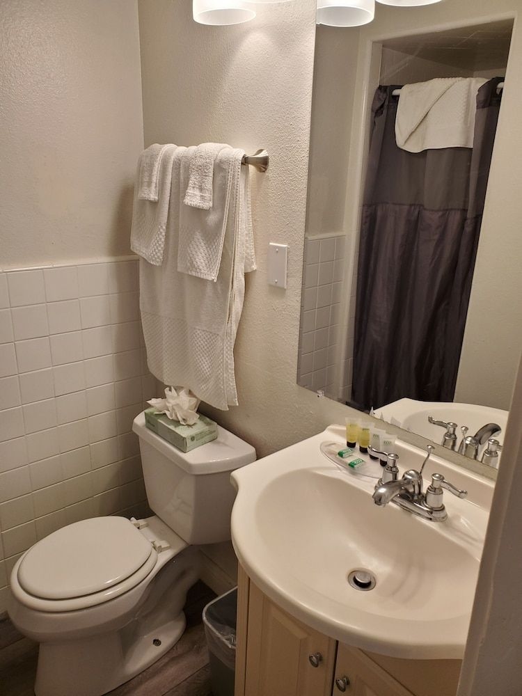 Coronado Island Inn4