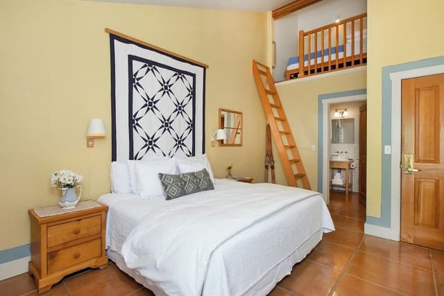 Loft, Multiple Beds