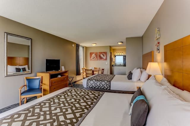 Suite, 2 Queen Beds, Kitchen, Oceanfront