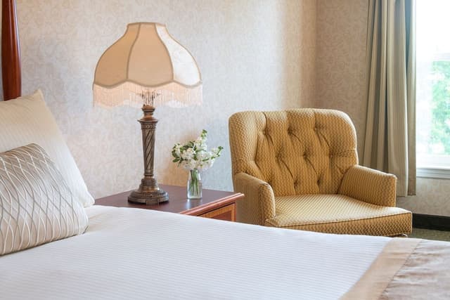 Deluxe Room, 1 King Bed, Stair Access Only