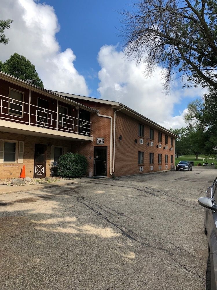 McGoverns Hotel and Suites2