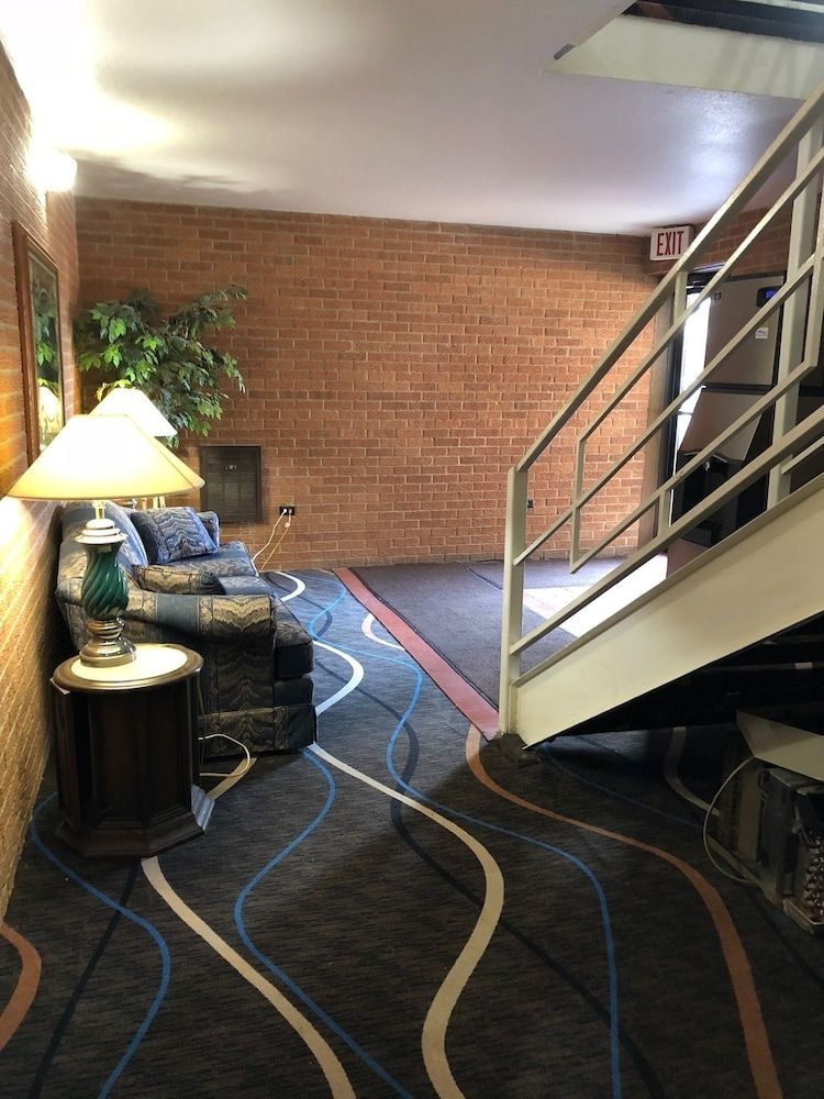 McGoverns Hotel and Suites3