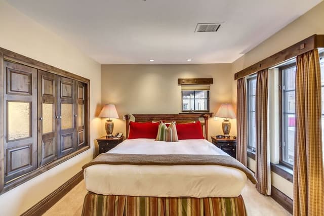 Room, 3 Bedrooms (Residence)