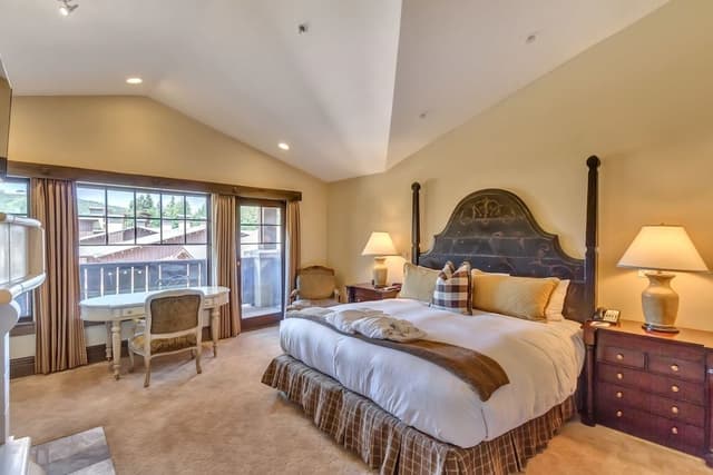Room, 3 Bedrooms (Residence)