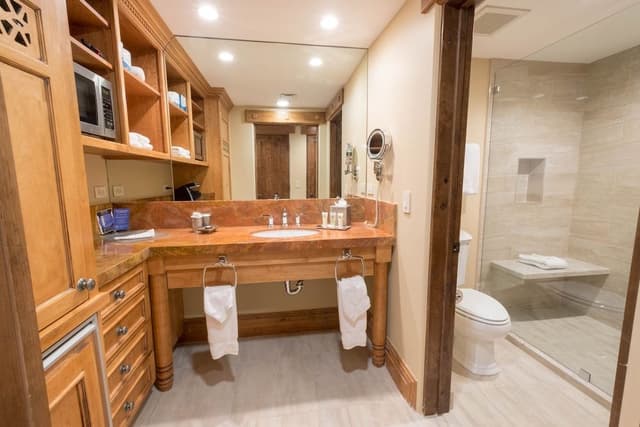 Suite, 3 Bedrooms