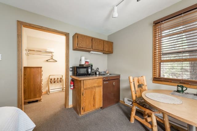 Studio, 1 Queen Bed, Hot Tub