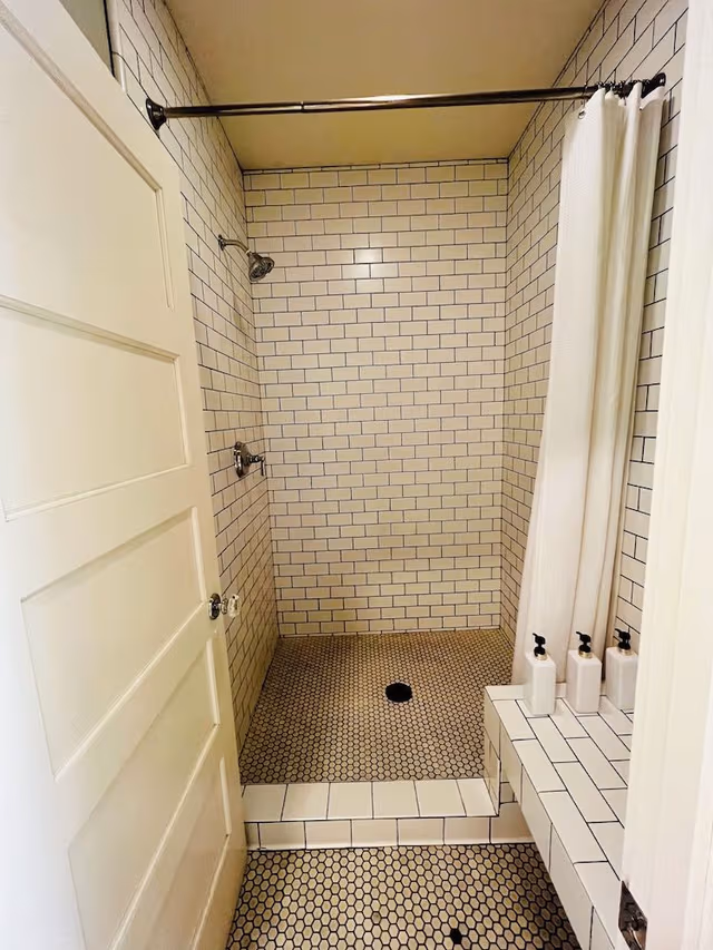 Standard Room, 1 Queen Bed, Shared Bathroom