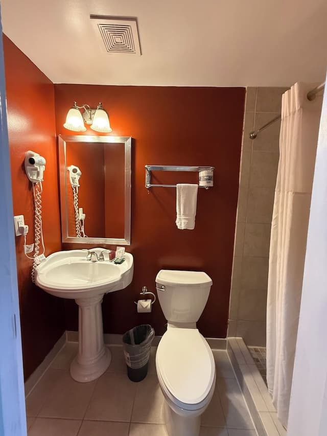 Standard Room, 1 Queen Bed