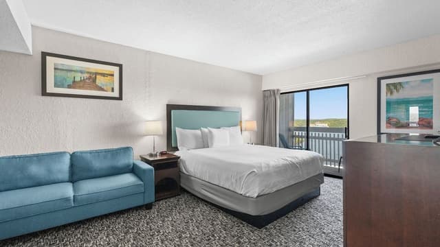 Standard Room, 1 King Bed, Lake View