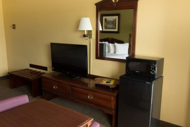 Deluxe Double Queen Bed Non-Smoking (Ground Floor)