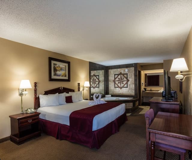 Premier Room, 1 King Bed, Jetted Tub (Ground Level)