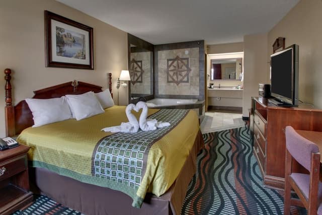 Premier Room, 1 King Bed, Jetted Tub (Ground Level)