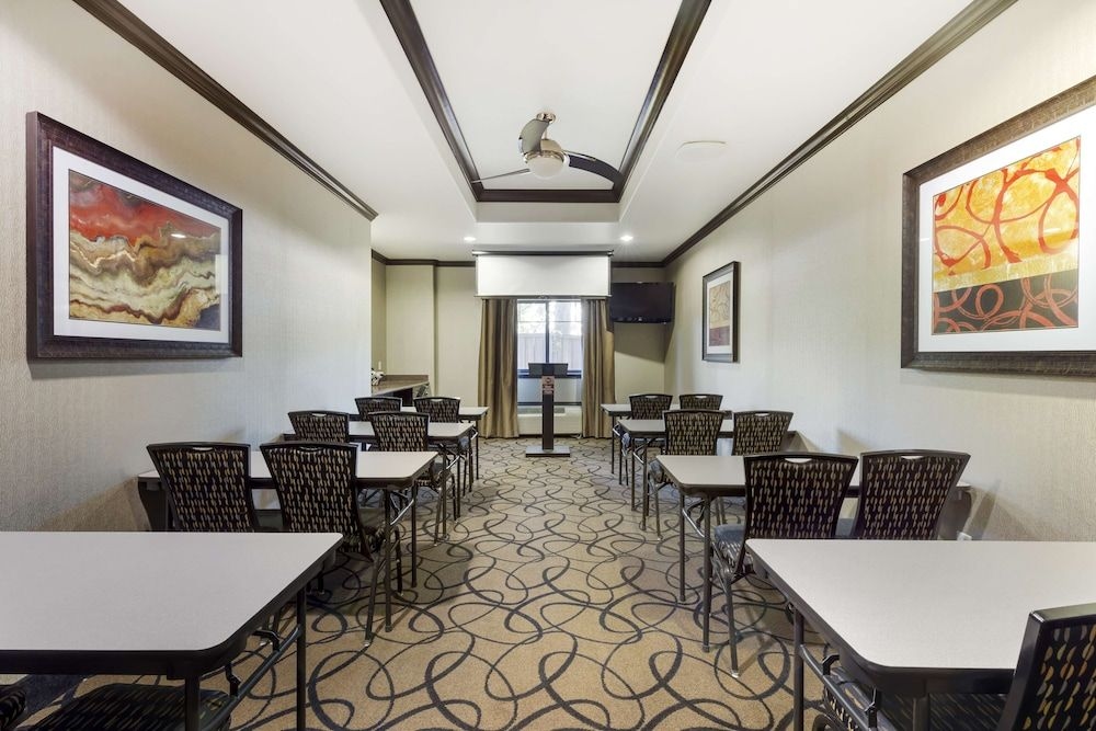 Best Western Plus Classic Inn & Suites2
