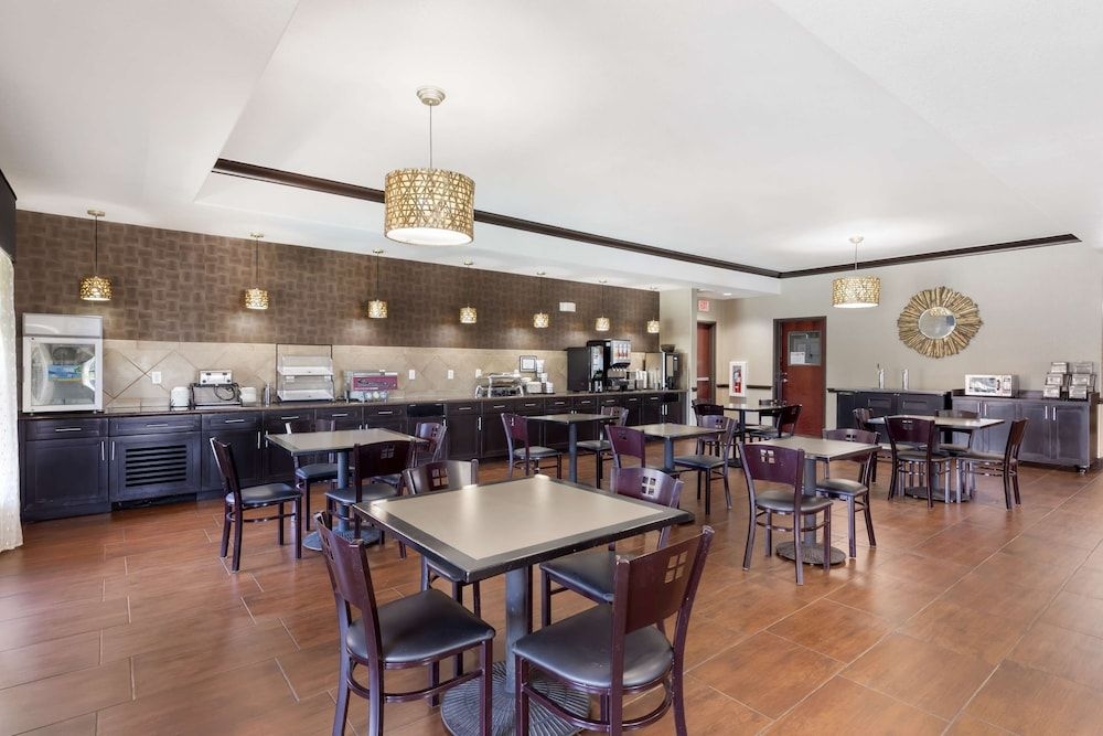 Best Western Plus Classic Inn & Suites4