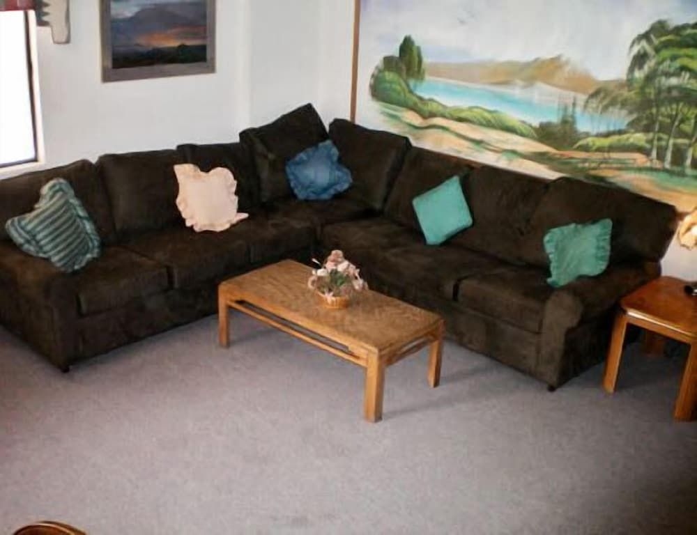 Coronada Inn and Suites0