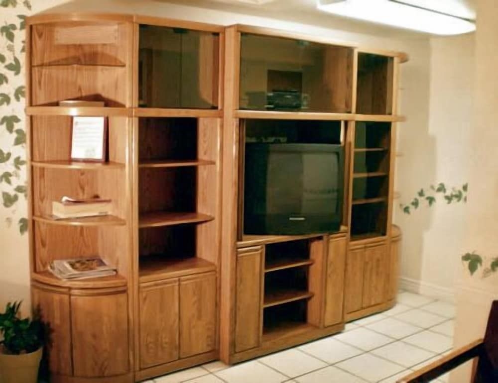 Coronada Inn and Suites4
